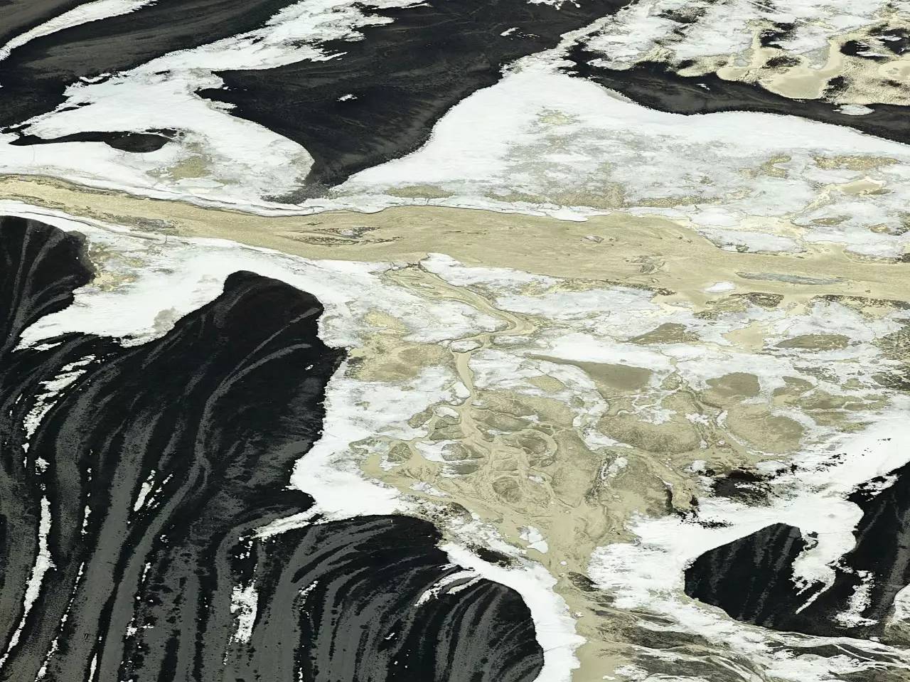 前所未见:北极冰川融化的震撼景象 |图辑