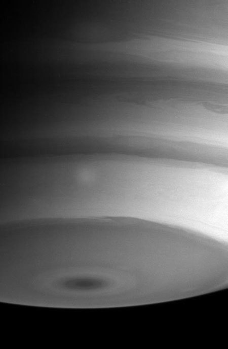 土星南极照片曝光,网友说这应该不是锅底