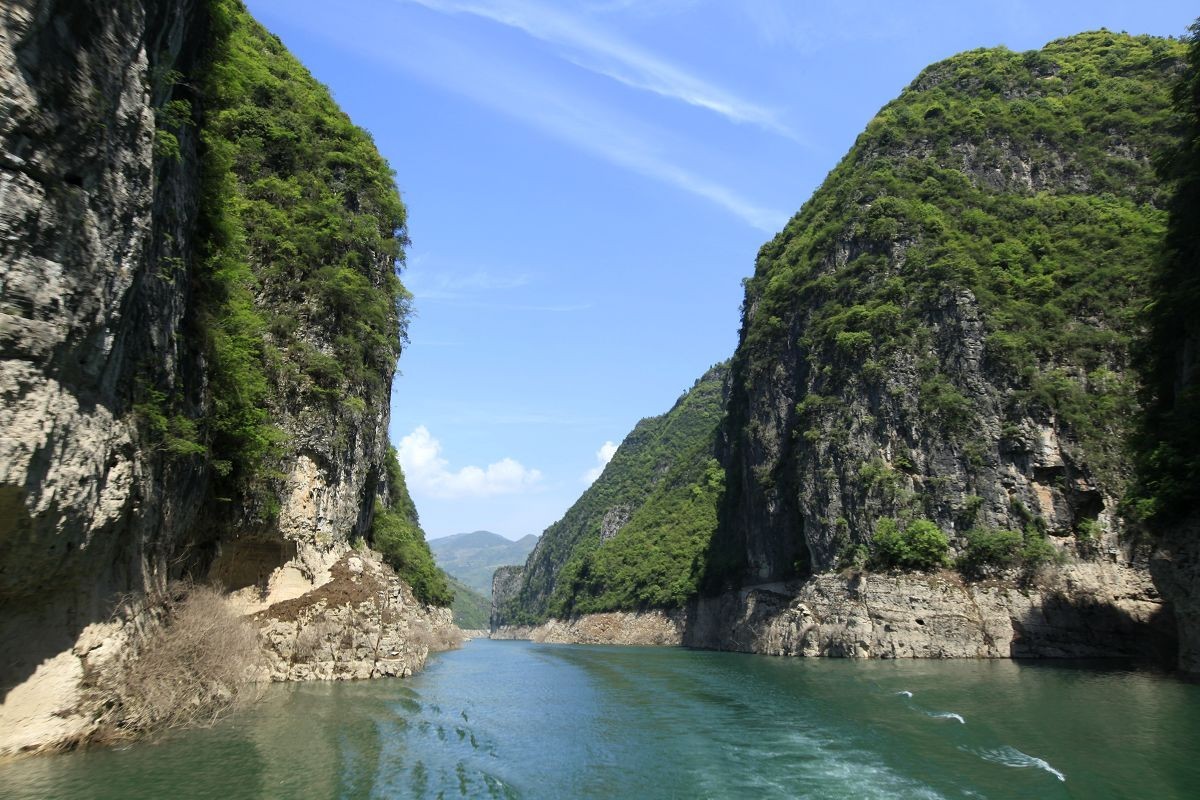 神农溪北连神农架,南接恩施,夏无酷热,冬无严寒!