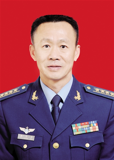 李中华 空军指挥学院训练部原副部长.