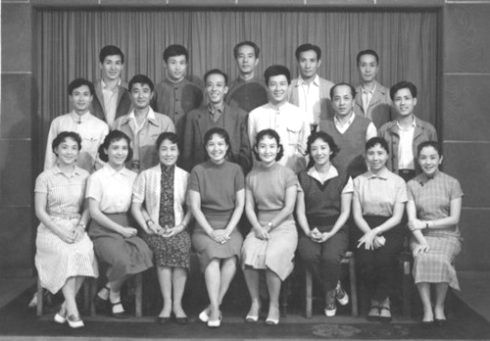 1963年上影演员剧团部分演员在青岛合影(前排右3为汪漪)