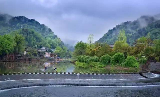 旅游 正文 地址:眉山市洪雅县柳江古镇 自驾:成都-成渝环线高速