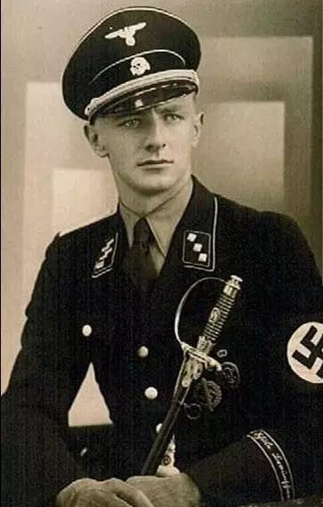 纳粹制服 是谁设计的?