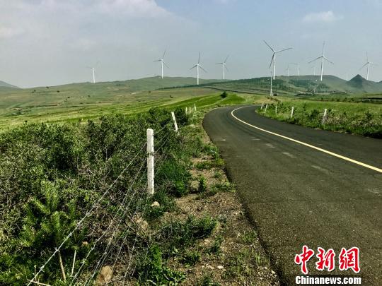 航拍张北"草原天路 成京津冀游客旅游胜地(组图)