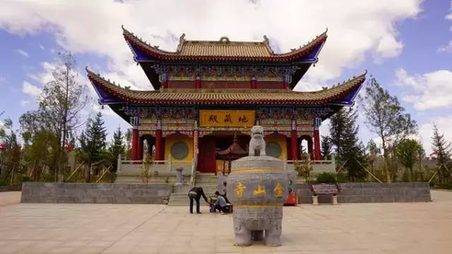 城中心是金山寺