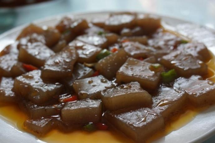 石台县本地的独特美味槠栗豆腐,一般人都会以为是凉粉而错过这道美食.