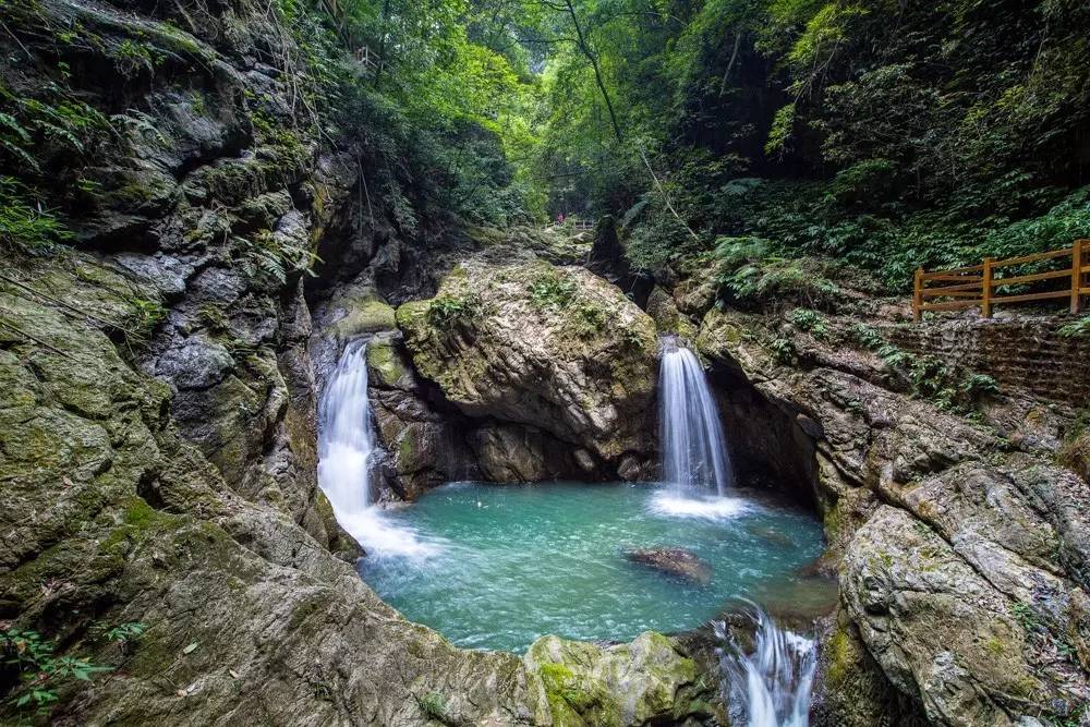 龙鳞石海景区