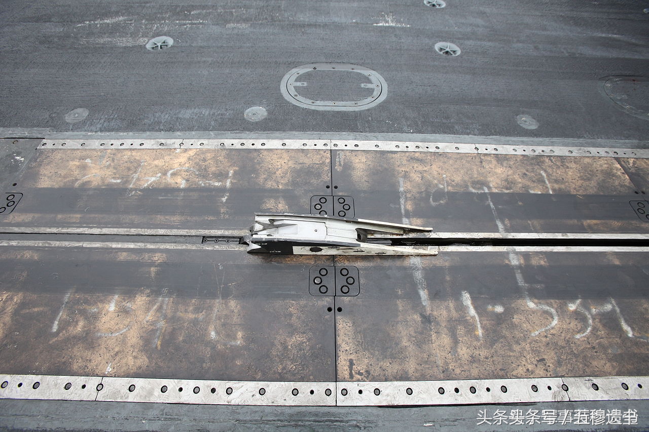 f/a-18.目前大多数航母配备的是蒸汽弹射器