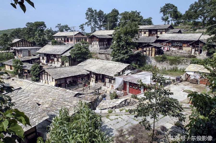 在贵阳市花溪区石板镇的芦获村和党武乡的龙山村,三四百年前这叫山寨