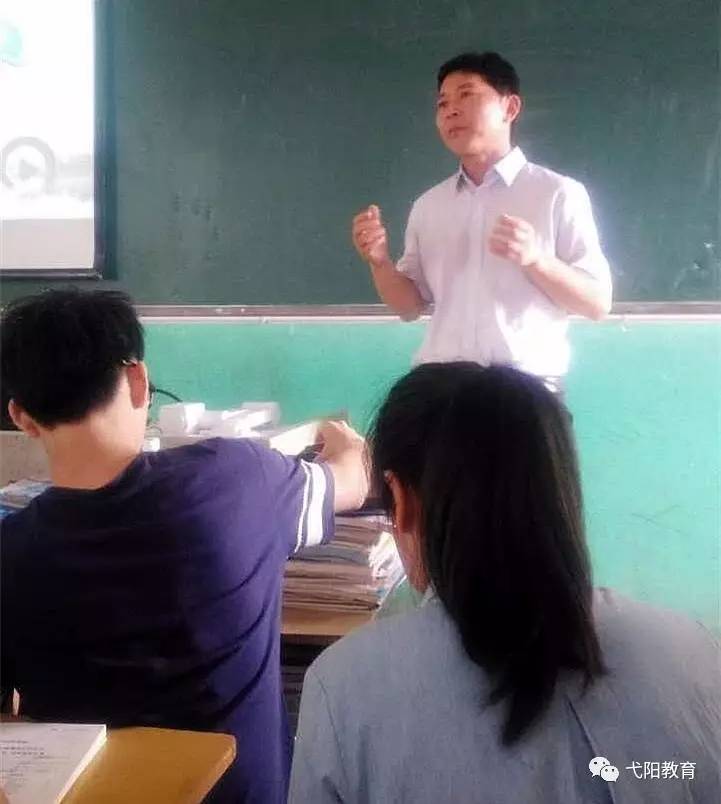 同时,一中的各科老师也积极组织观摩听课,认真学习交流.