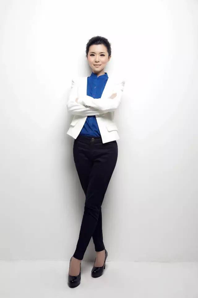 新闻女主播强势空降蜻蜓头条,好声音之战哪家强?