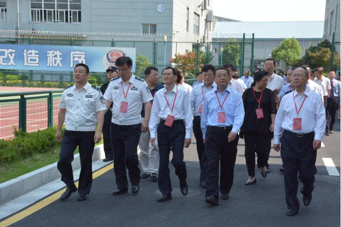 日,市人大常委会副主任薛潮率队先后视察调研提篮桥监狱和五角场监狱