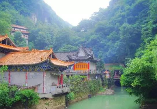 旅游 正文  小南海风景区,这颗镶嵌于米仓-大巴山北坡的一颗灿烂的