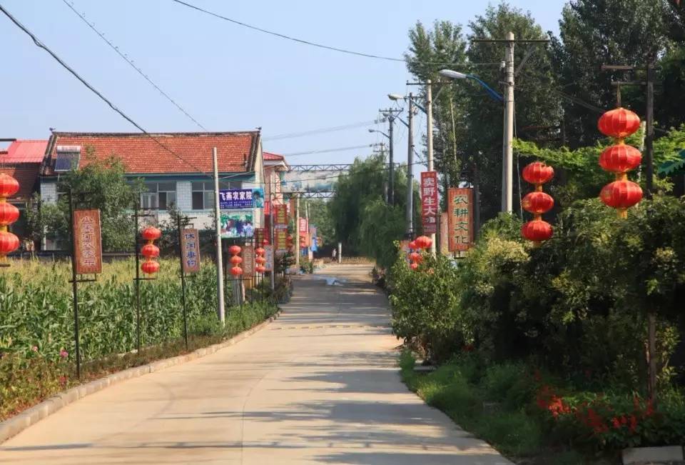 旅游 正文 大陆渔村位于迁西县兴城镇小黑汀村,大黑汀水库岸边,风景