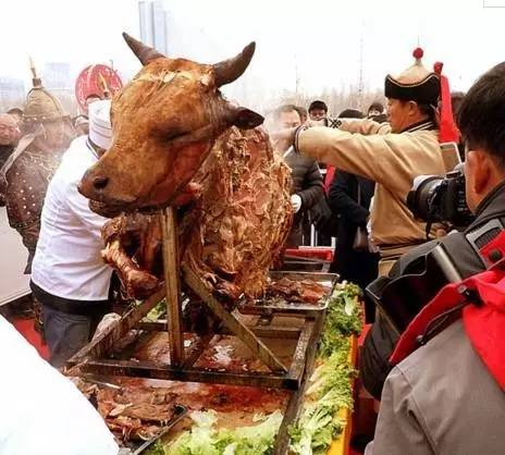 美食节福利回顾 免费烤全牛 滋滋儿香的全牛大餐 这个夏初 各地烤肉