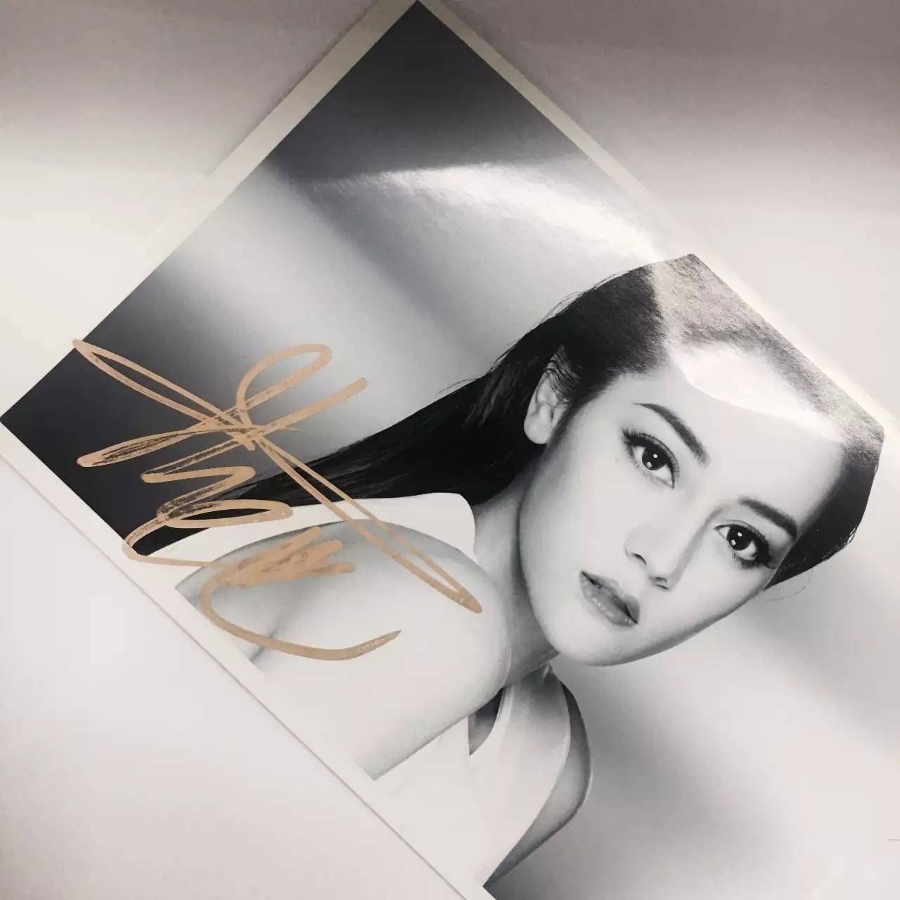 搞事情!迪丽热巴仅用5块钱就碾压angelababy.