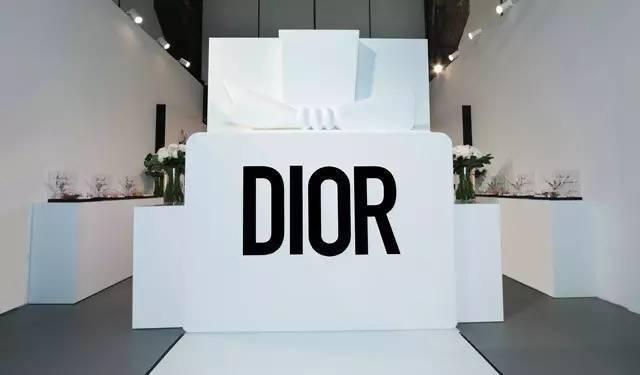 NEWS】带你进入Dior迪奥2017新品鉴赏会，尽享极致奢华之旅。