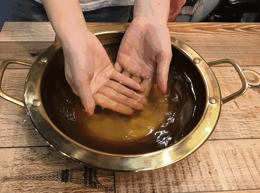 吃龙虾后,来个"金盆洗手"是必须的.