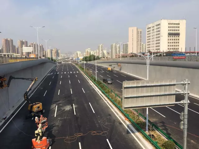 本月17日,青岛深圳路辽阳路立交主干道开通!