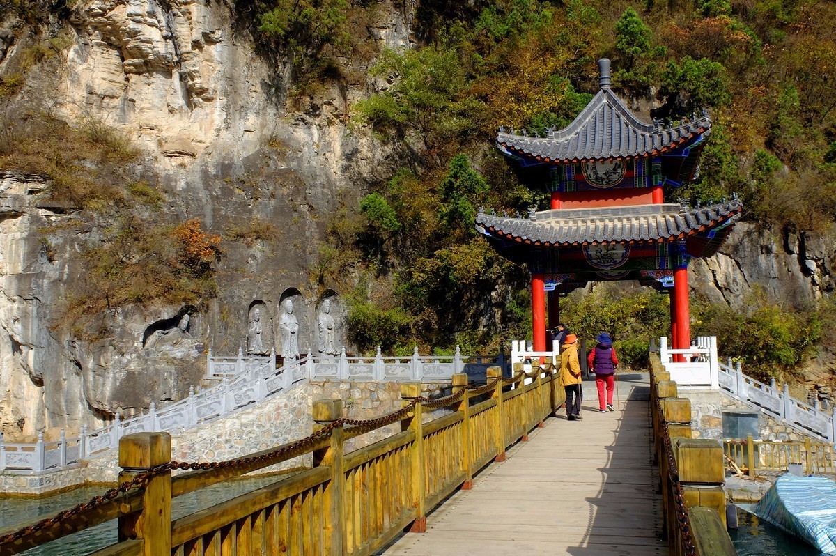 静影风景区是穿越峡谷的绝佳胜地 峡谷内还藏有座千年古寺静影寺