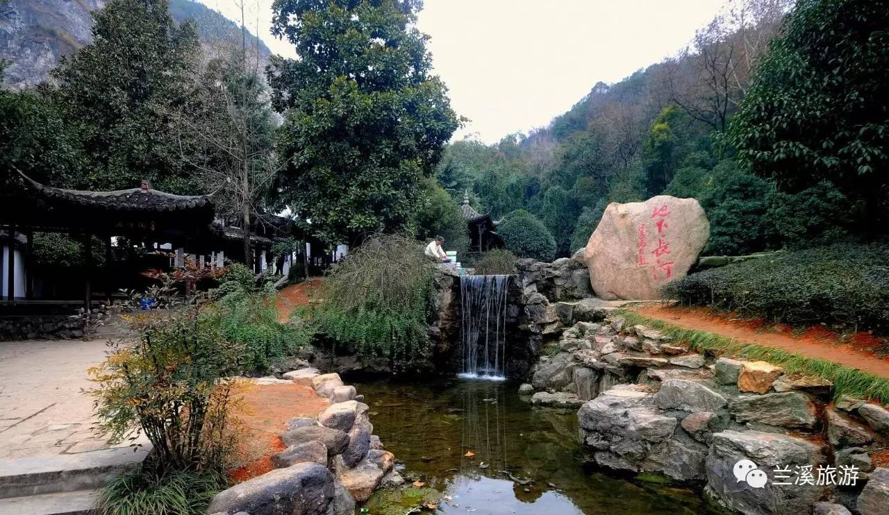 旅游 正文  地下长河位于兰溪六洞山风景区,六洞山风景区因史载有白云