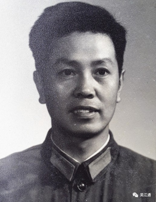 1956年,朱明发被保送到位于青岛的海军航空兵第二航空学校,1957年由于