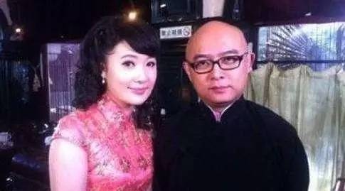 孟非和老婆1993年结婚,至今恩爱了24年了.