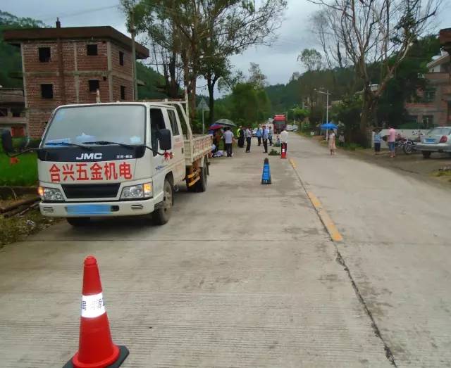 痛心!龙川县赤光镇一儿童因交通事故身亡.