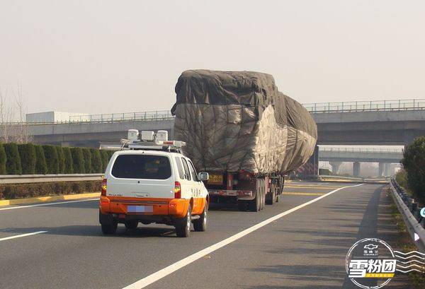 高速公路跟大车