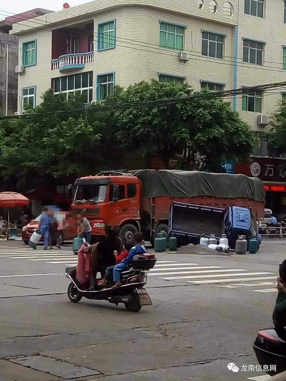 昨天,龙南有那么一辆三轮车发生了交通事故,把阅图无数的乐乐和网友