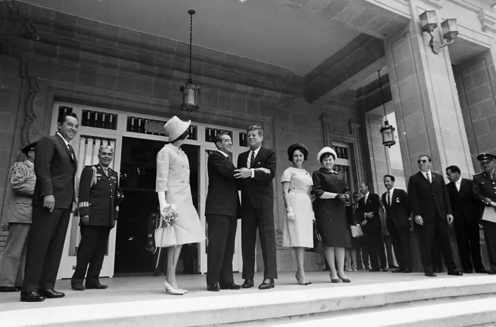 1961年1月20日,美国第35任总统约翰·肯尼迪在华盛顿国会大厦发表