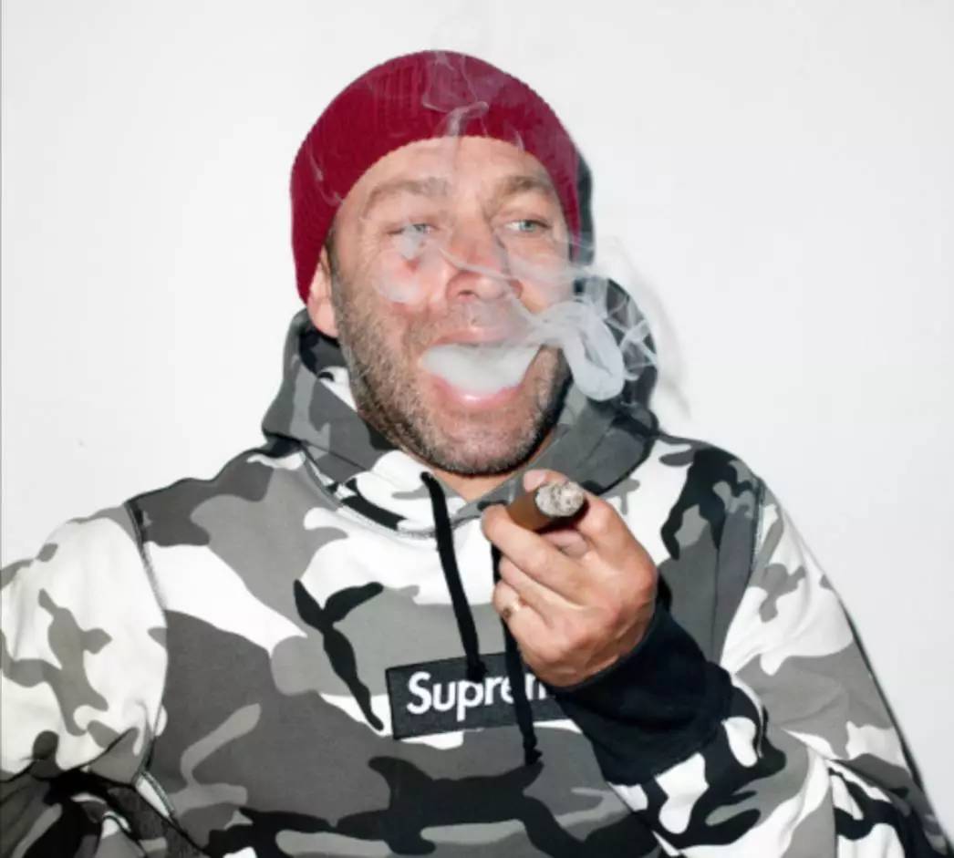 mark gonzales,一个老滑手兼艺术家,supreme london 店里的各色人偶也