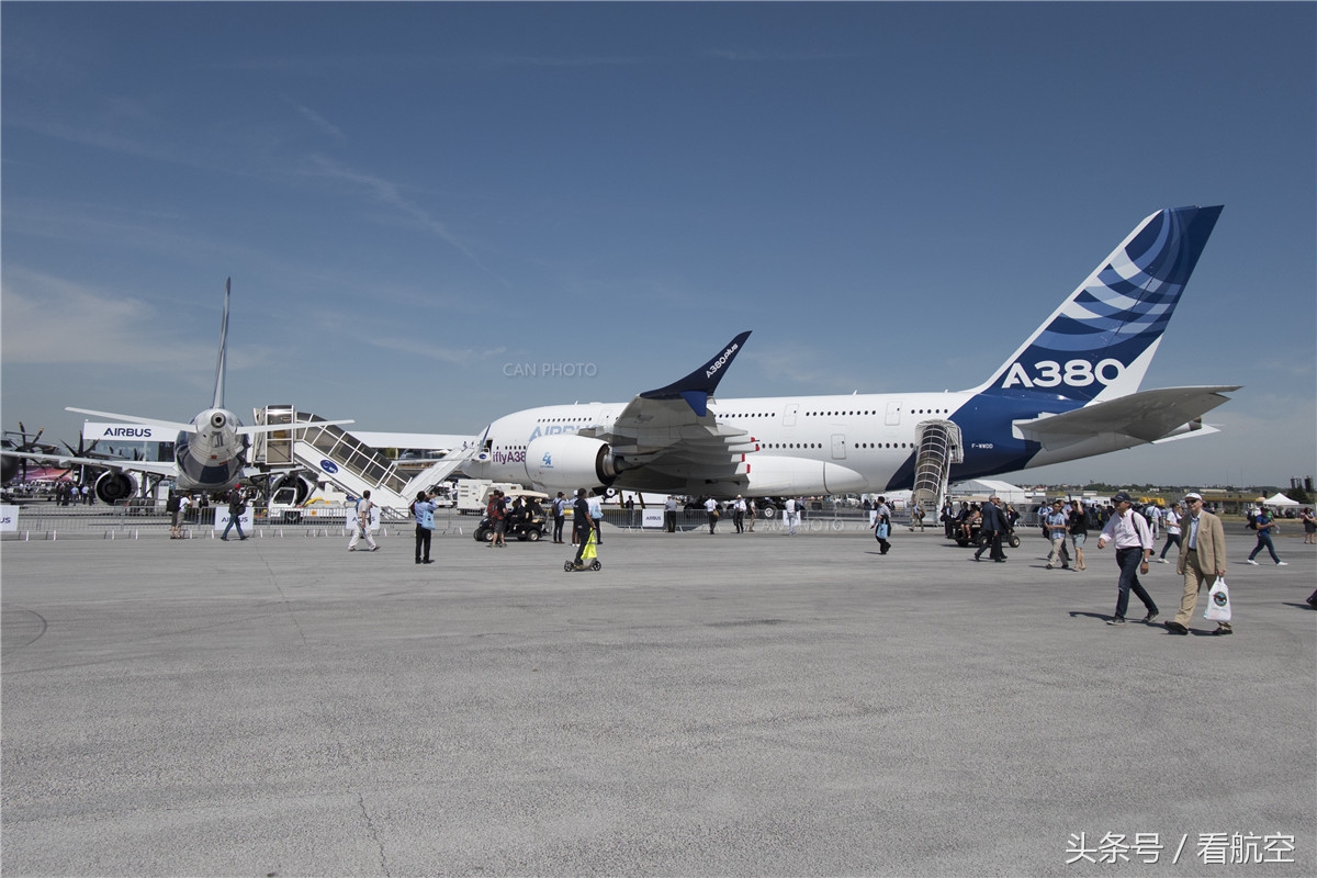 空客a380plus巴黎航展一亮相就吸引众多目光