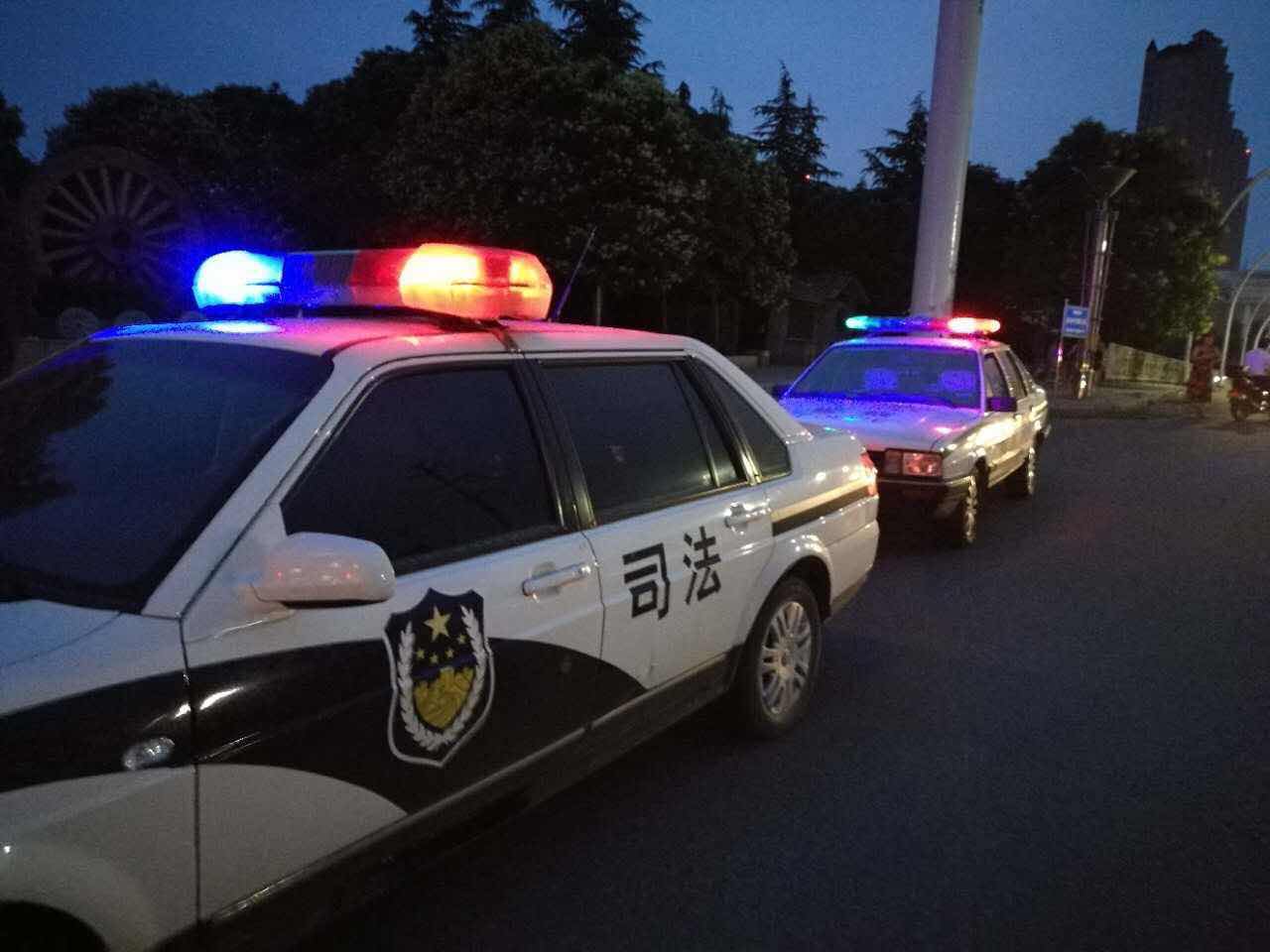 灵宝持续开展夜间"警灯闪烁"提升公众安全感