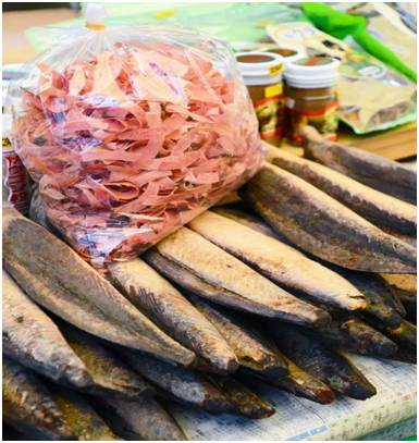 菜等冲 绳 料理 时 不可或缺的食材原 料 冲绳不仅鲣鱼干消费量居日本