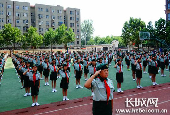 河北省国防教育现场会在石家庄市庄园小学举办(组图)