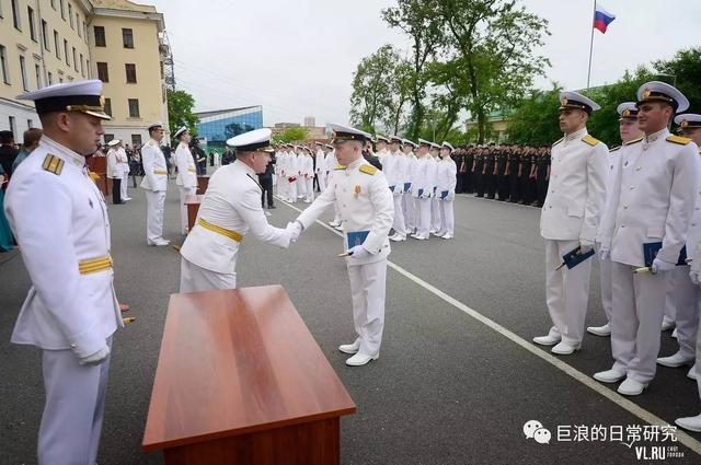 不愧是贵族军种:俄罗斯海军军校的毕业仪式