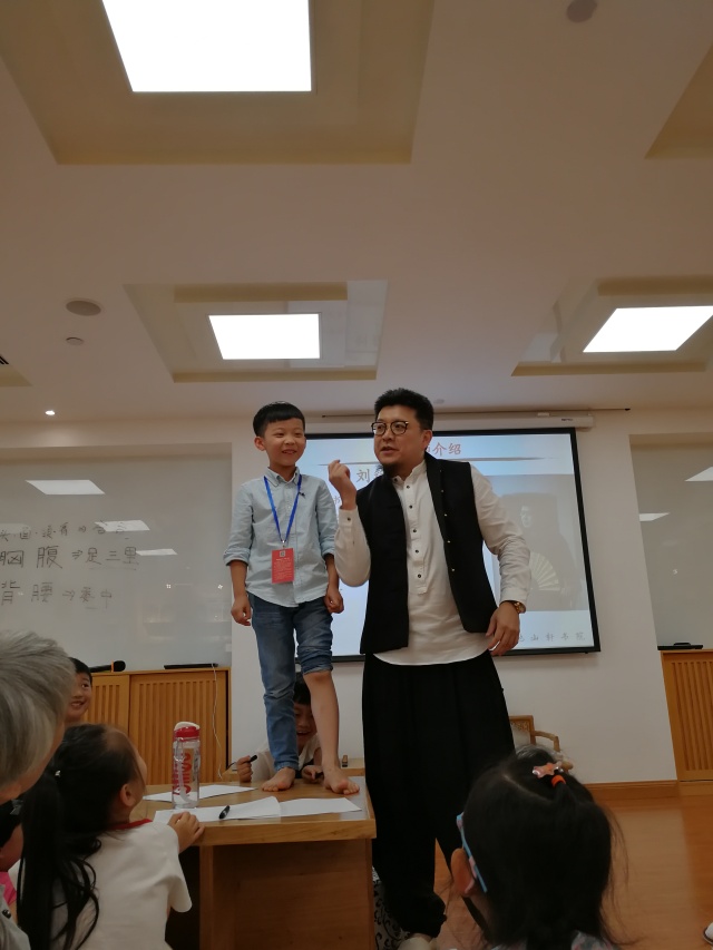 学完这几招,刘筵丰给出一个选择题 你希望孩子享少年福吃老来苦