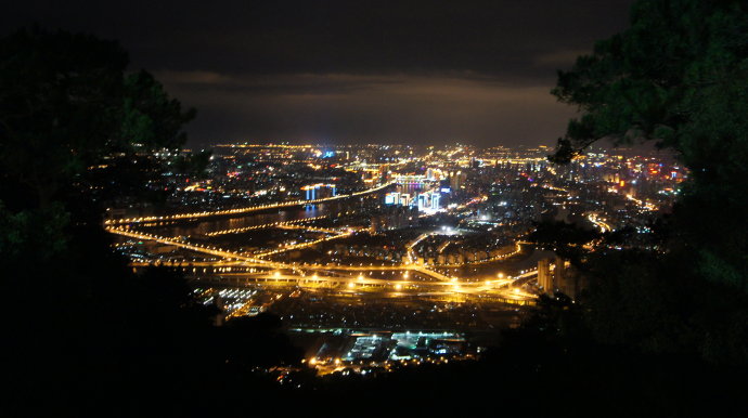 放松的夜晚还是选择上鼓岭漫步,俯视全福州的夜景,远离这座城市的喧嚣