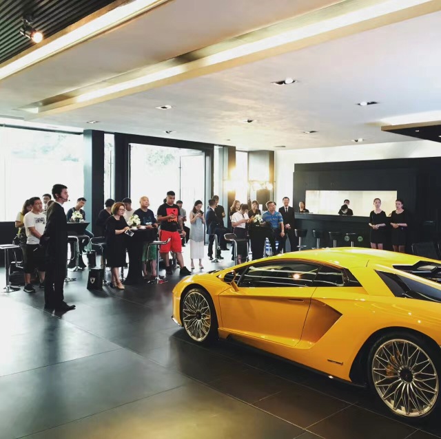 aventador s西南区首次品鉴会在三和集团豪车走廊的兰博基尼4s店开启