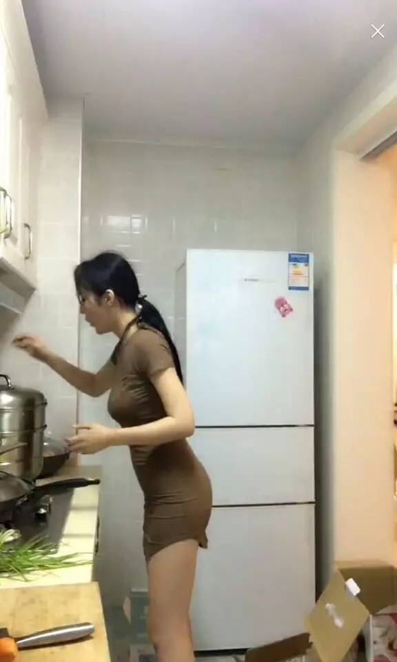 【每日杂图】女同事到我家里给我做饭