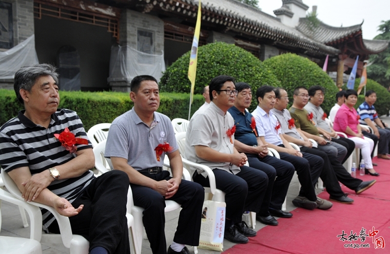 陈启旺先生子女携众弟子归根祭祖暨陈根全收徒仪式