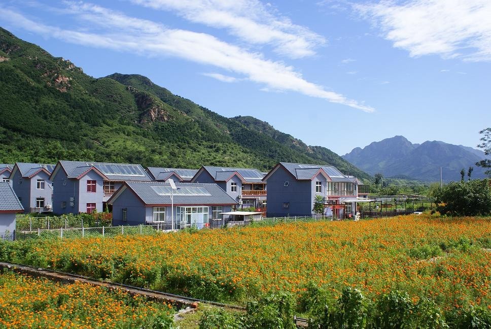 美丽乡村大庙峪位于北京市平谷区镇罗营镇,整村背靠松山,门临石河,南