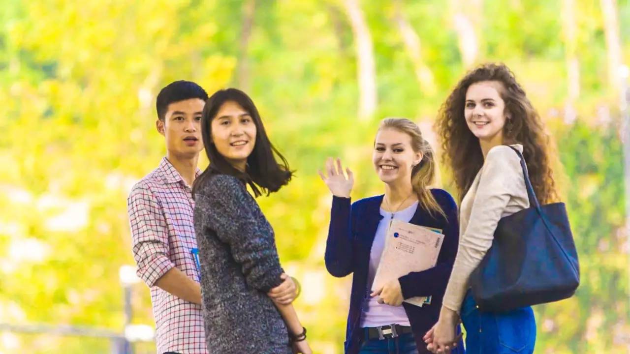 学生在校期间,是否有机会到国外大学学习?