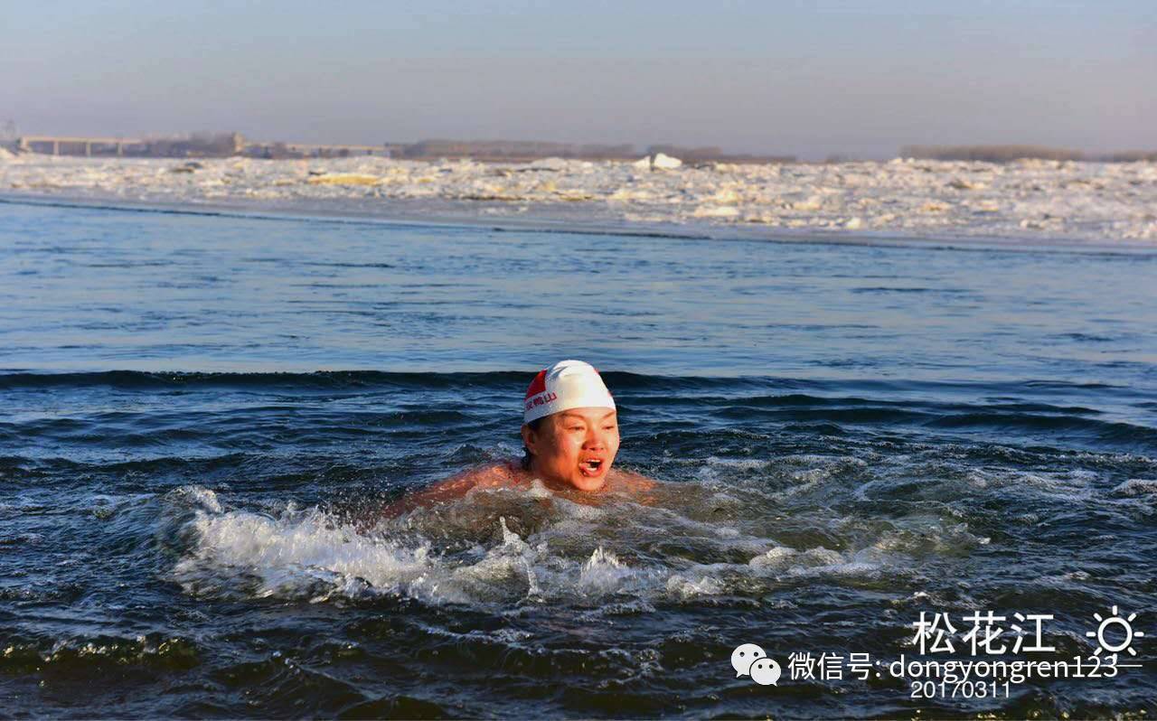 体育 正文 2o16年11月-12月,参加了双鸭山中国南北城市冬泳邀请赛,和