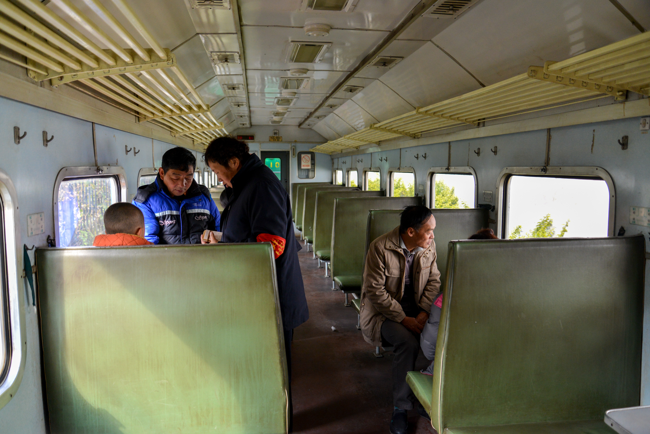 中国第一条跨国铁路，起点昆明，终点缅甸，旧火车站还在运营|缅甸|昆明市|铁路_新浪新闻