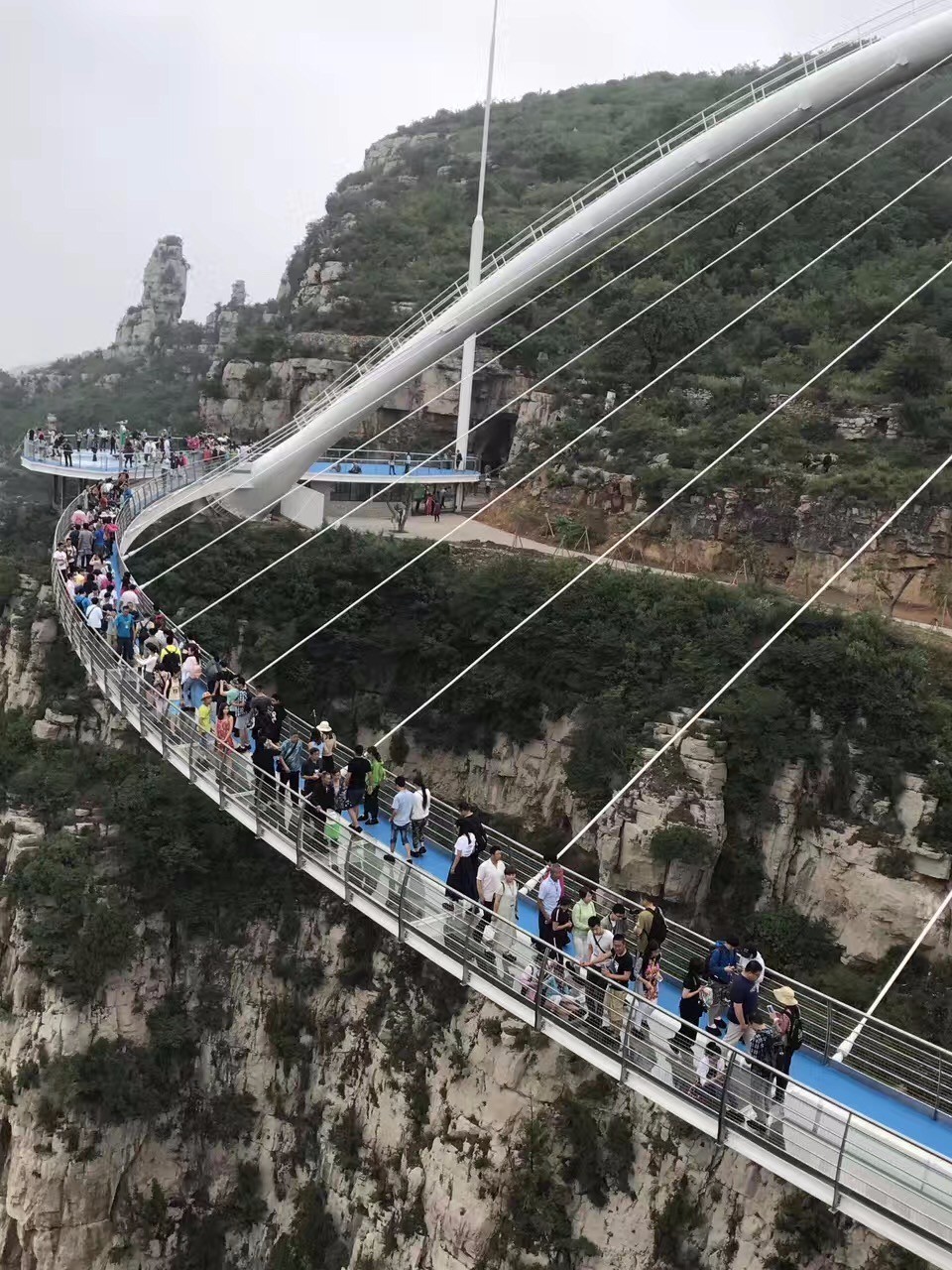 "齐国故都·千家旅行社进淄博"淄川踩线营销暨潭溪山玻璃桥运营启动