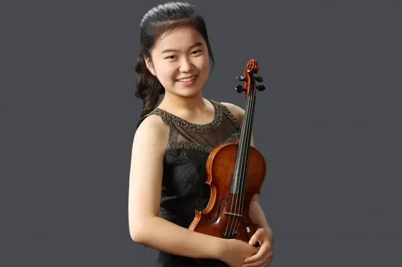 韩国小提琴家李守彬8岁时演奏《引子与塔兰泰拉舞曲》