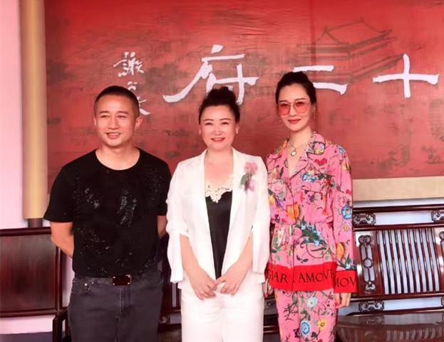 图片资料:郭晨冬先生,白恒女士,娄善喜女士三人合影留念(从左至右)