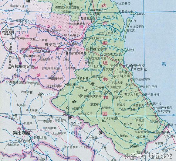 车臣共和国占据的地理位置具有重要的战略意义,它不仅连接着俄罗斯同